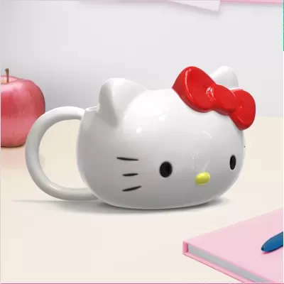Caneca em forma da cabeça da Hello Kitty com laço vermelho