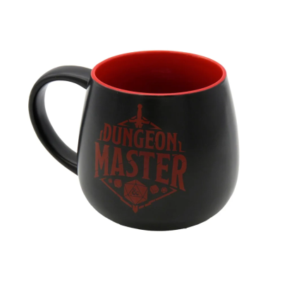 Caneca preta com interior vermelho e texto Dungeon Master