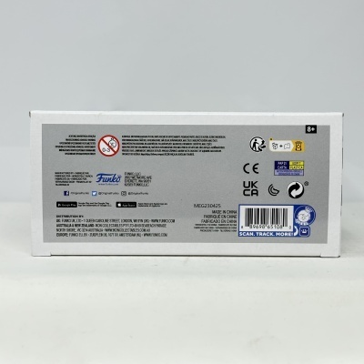 Caixa branca de produto Funko com texto e símbolos de segurança