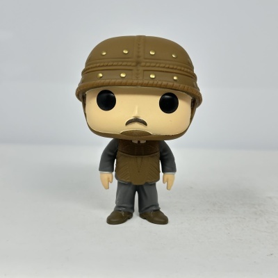 Figura Funko Pop com capacete e colete castanho e roupa cinza