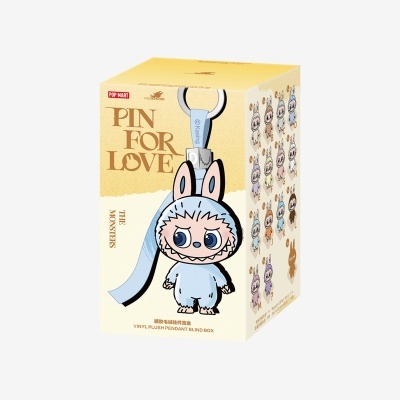 Caixa de brinquedo com personagem de peluche azul em formato de chaveiro e várias opções ilustradas