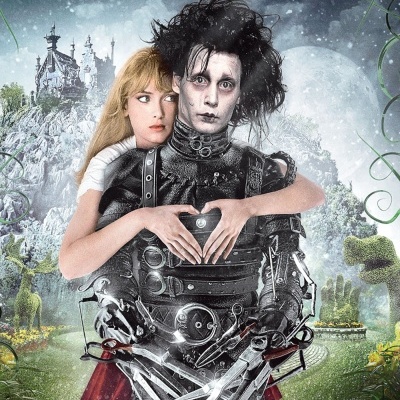 Poster do filme Edward Scissorhands com personagens principais em traje distinto