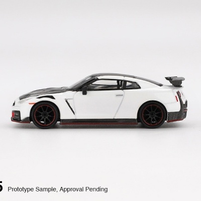Miniatura de carro desportivo branco e preto com spoiler