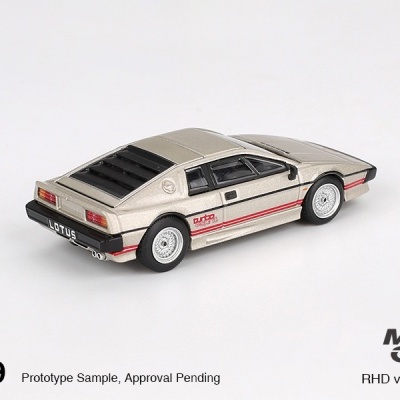 Miniatura de carro Lotus Turbo Esprit S1 prateado com detalhes vermelhos