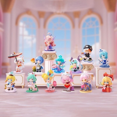 Conjunto de figuras chibi coloridas em pedestais brancos com fundo rosado e arcos grandes