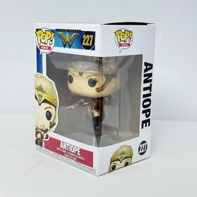 Funko Pop! Antiope número 227 na caixa original com janela transparente.
