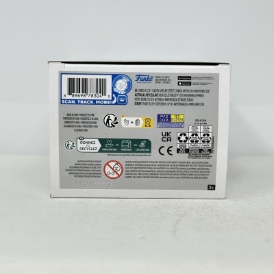 Embalagem branca com etiquetas, códigos de barras, texto e símbolos de reciclagem