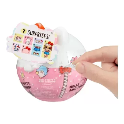 Brinquedo surpresa Hello Kitty and Friends, embalagem rosa com selo a ser aberto