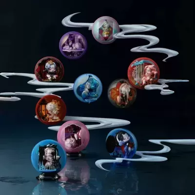 Figuras colecionáveis dentro de esferas transparentes com personagens variados