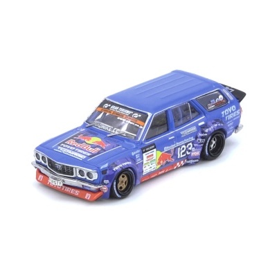 Miniatura de carro de corrida azul com logótipos Red Bull e Toyo Tires