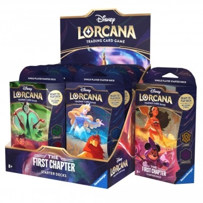 Conjunto de baralhos de cartas Disney Lorcana expostos numa caixa