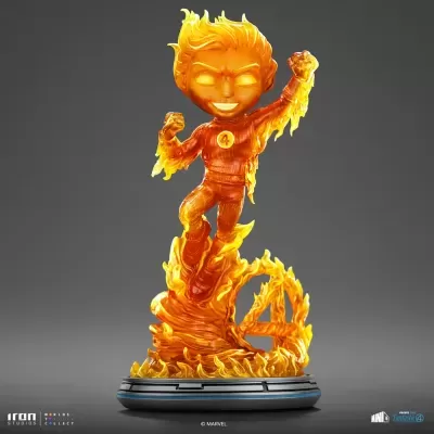 Estatueta do Homem de Fogo com chamas laranja e amarela e base preta redonda.