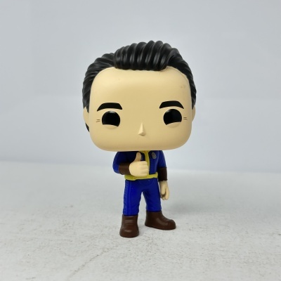 Boneco Funko Pop com roupa azul e amarela