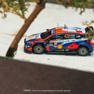 Miniatura de carro de rali Hyundai Mobis com número 42