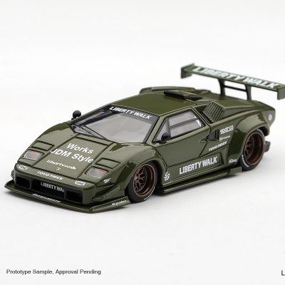 Miniatura de carro verde metálico com texto Liberty Walk e rodas castanho escuro