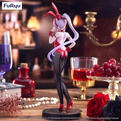 Boneca colecionável de personagem feminina com fantasia de coelhinha vermelha e meia-calça preta