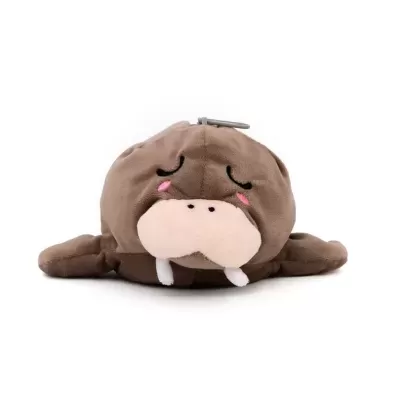 Pelúcia em forma de morsa castanha com bochechas cor de rosa e presas brancas