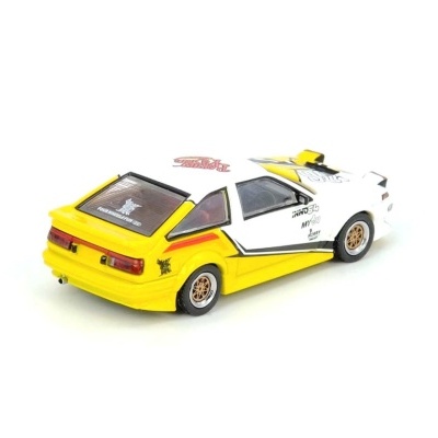Carrinho de brinquedo desportivo amarelo e branco com detalhes e texto