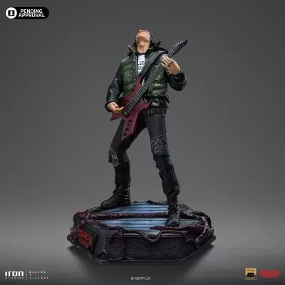 Figura colecionável guitarrista com pedestal Stranger Things