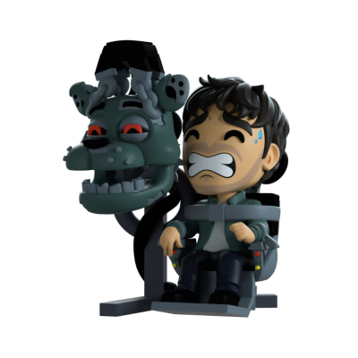 Figura de vinil de personagem assustado na cadeira com cabeça de urso mecânica ao lado