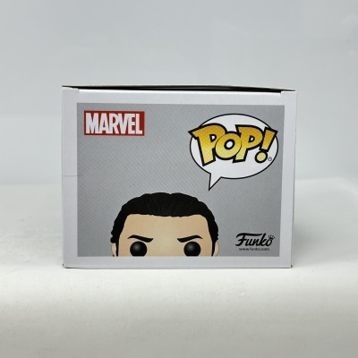 Caixa branca Funko Pop Marvel com imagem de figura e logos