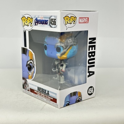 Boneco Funko Pop! Marvel Nebula na caixa com janela transparente