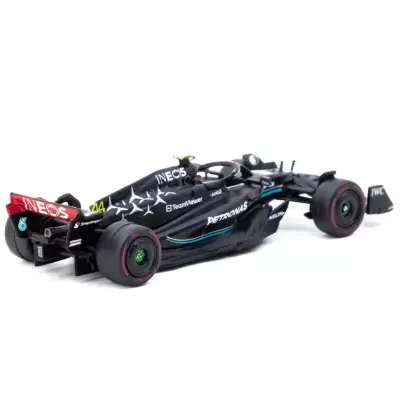 Miniatura de carro de Fórmula 1 preto com logótipos e número 44