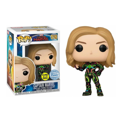 Figura Funko Pop! Captain Marvel com roupa preta e detalhes verdes e vermelhos, número 516