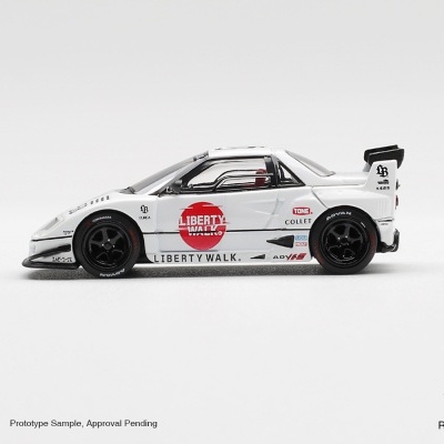 Miniatura de carro desportivo branco com decoração Liberty Walk e jantes pretas.