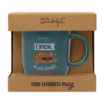 Caneca azul com desenho de urso e texto em caixa de cartão