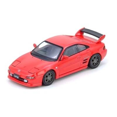 Carro desportivo vermelho modelo com spoiler preto e jantes pretas
