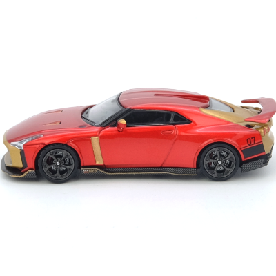 Miniatura de carro desportivo vermelho metálico com detalhes dourados e número 07