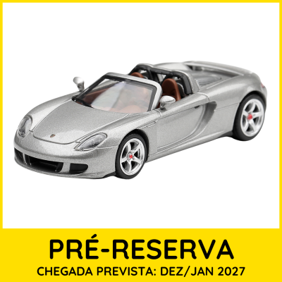 Modelo de carro desportivo conversível prateado com interior castanho e texto de pré-reserva amarelo
