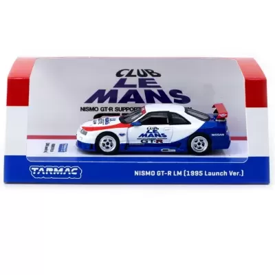 Miniatura de carro de corrida Nissan NISMO GT-R LM 1995 numa caixa de exposição com cores vermelha, branca e azul.