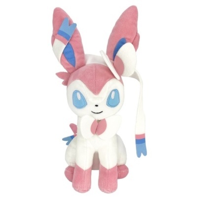 Pelúcia de Sylveon em tons de rosa, branco e azul