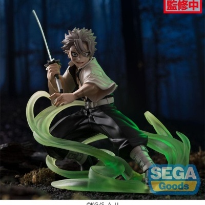 Figura colecionável de personagem anime com katana e efeitos verdes