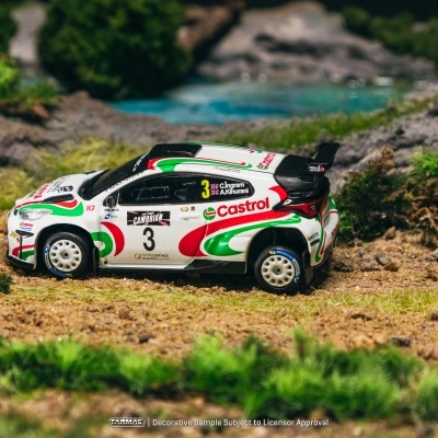 Miniatura de carro de rali branco com detalhes em verde e vermelho