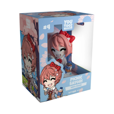 Caixa azul com figura em vinil estilo desenho animado da personagem Picnic Sayori com cabelo rosa e laço vermelho