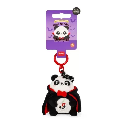 Porta-chaves de peluche panda vestido com capa e laço vermelhos, com placa roxa de embalagem