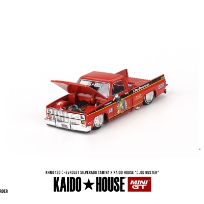 Miniatura de carrinha Chevrolet Silverado vermelha com capô aberto e decorações KAIDO HOUSE
