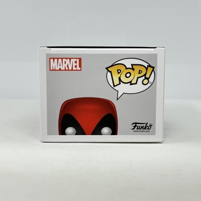 Caixa de embalagem Marvel Pop! Funko com personagem vermelho