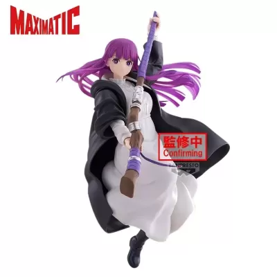 Figura colecionável feminina com cabelo roxo e bastão roxo em fundo branco