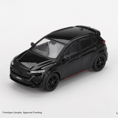 miniatura de carro preto Hyundai Kona N com detalhes vermelhos