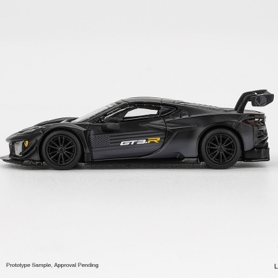 Miniatura carro desportivo preto GT3 R com asa traseira