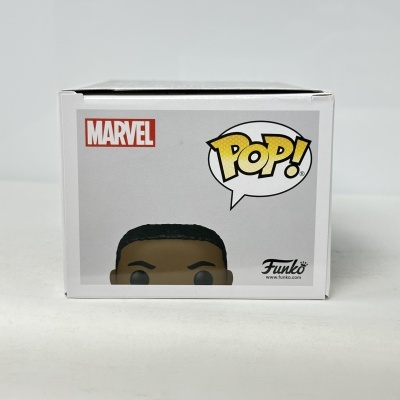 Caixa branca Funko Pop com cabeça de figura, logotipos MARVEL e POP!