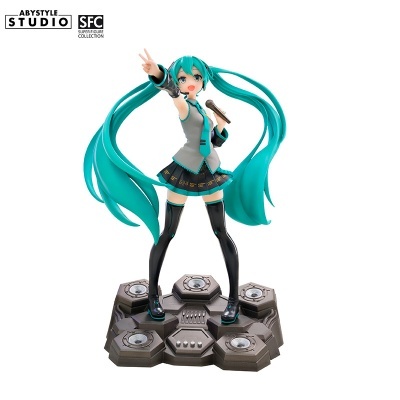 Figura colecionável de Hatsune Miku com cabelo azul e base cinzenta