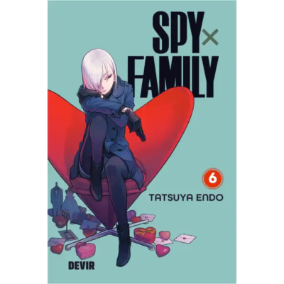 Capa de manga Spy x Family, volume 6, personagem numa cadeira vermelha com cartas e corações no chão.