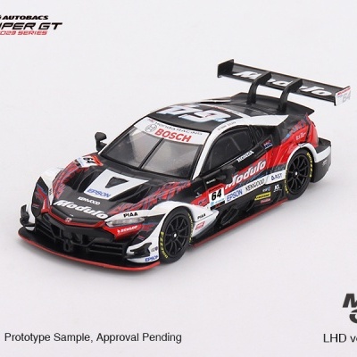 Miniatura de carro de corrida preto, vermelho e branco com decalques e asa traseira