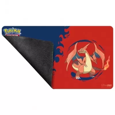 Tapete de jogo Pokémon com Charizard em vermelho e azul, parte traseira preta texturizada.