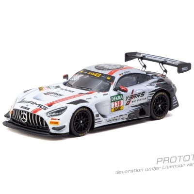 Miniatura de carro de corrida branco com texto AMG e 7 YEARS MOTORSPORT